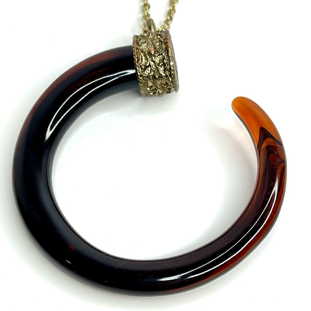 ROUND HORN NECKLACE